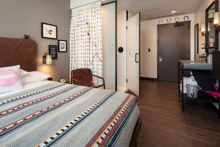 Room 16 of 74