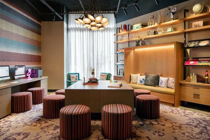 Lounge 69 of 74