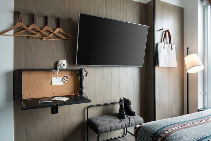 Room 8 of 74